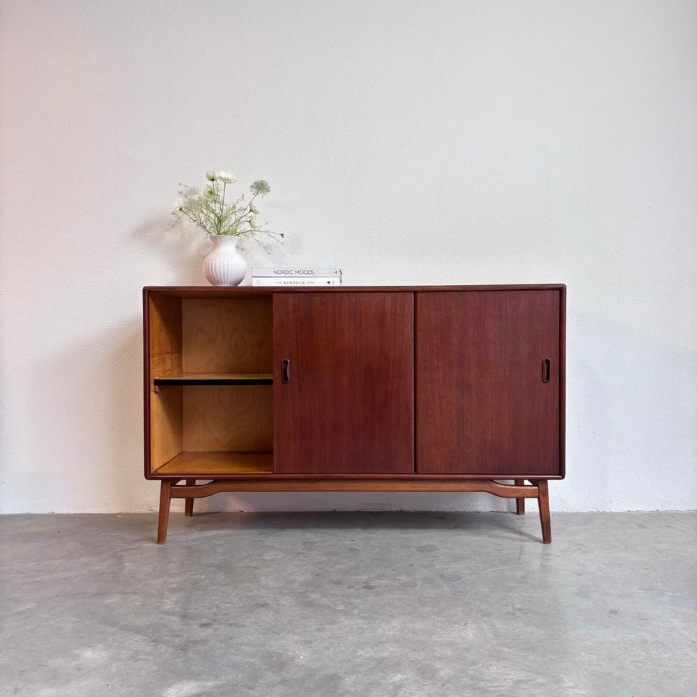 
                  
                    Vintage sideboard teak schuifdeuren - LOUI.STORE
                  
                