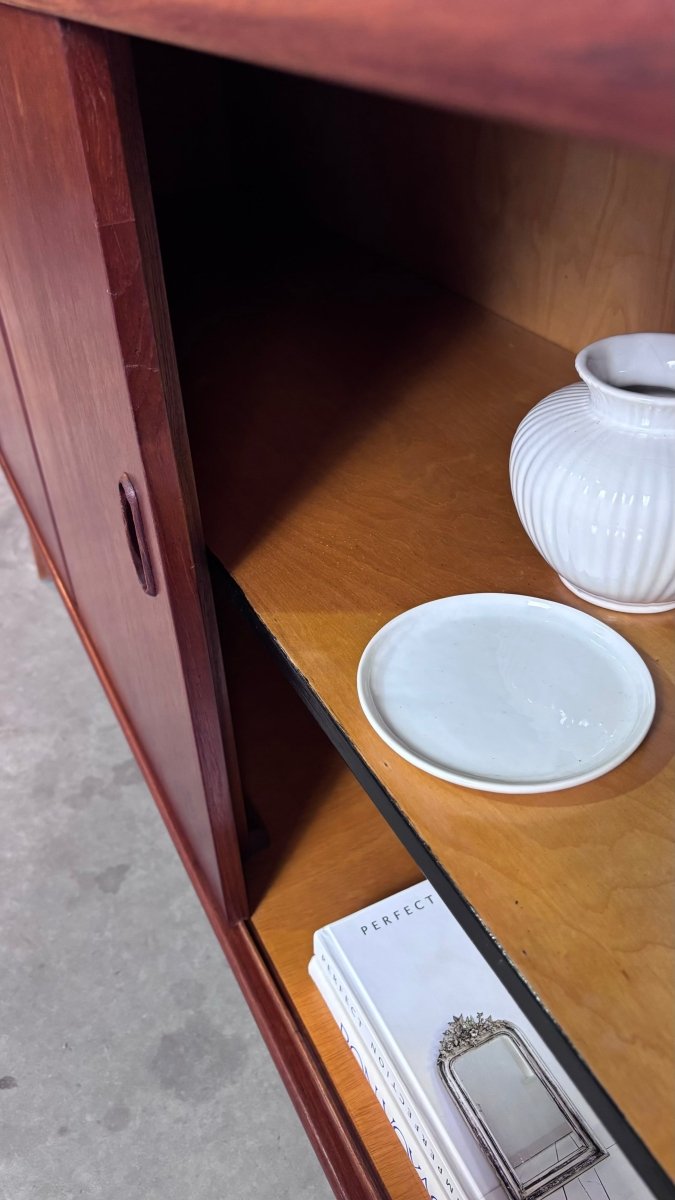 
                  
                    Vintage sideboard teak schuifdeuren - LOUI.STORE
                  
                