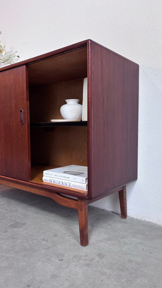 
                  
                    Vintage sideboard teak schuifdeuren - LOUI.STORE
                  
                
