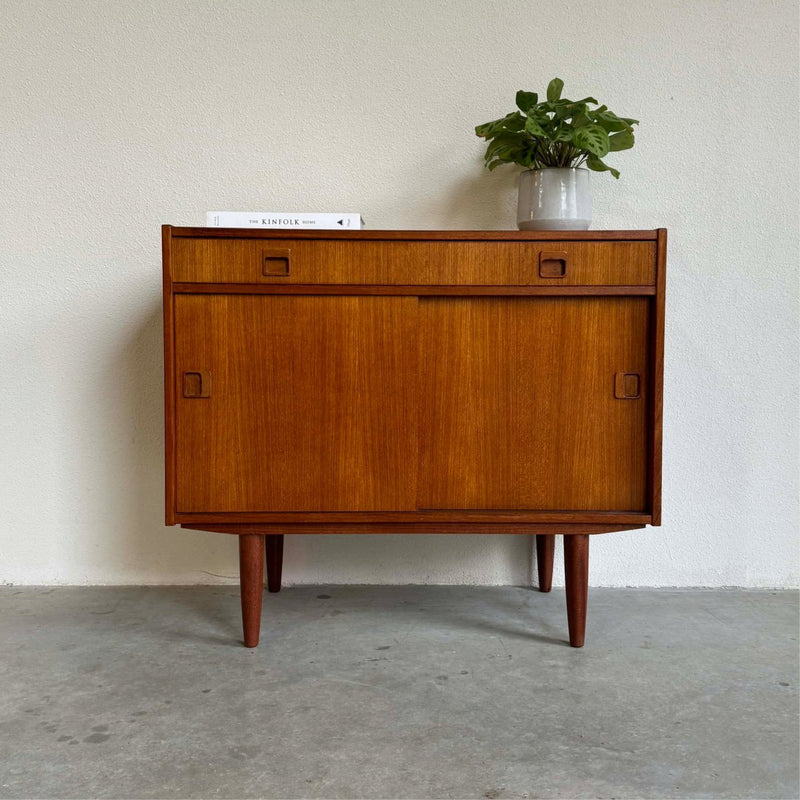 Vintage sideboard teak schuifdeurtjes en lade - LOUI.STORE