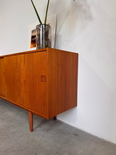 
                  
                    Vintage sideboard teak XL 3 schuifdeuren - LOUI.STORE
                  
                