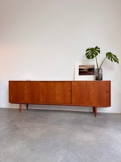 
                  
                    Vintage sideboard teak XL 3 schuifdeuren - LOUI.STORE
                  
                