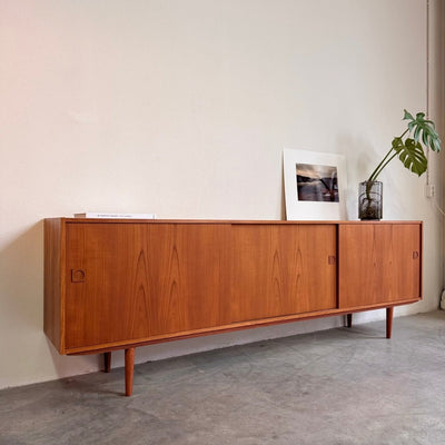 
                  
                    Vintage sideboard teak XL 3 schuifdeuren - LOUI.STORE
                  
                