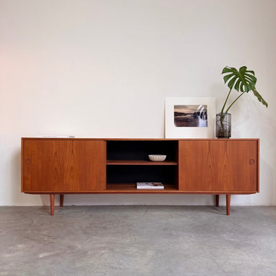 
                  
                    Vintage sideboard teak XL 3 schuifdeuren - LOUI.STORE
                  
                