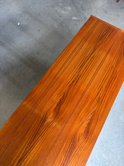 
                  
                    Vintage sideboard teak XL 3 schuifdeuren - LOUI.STORE
                  
                