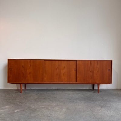 
                  
                    Vintage sideboard teak XL 3 schuifdeuren - LOUI.STORE
                  
                