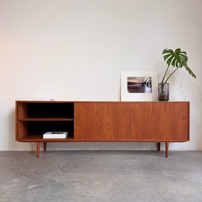 
                  
                    Vintage sideboard teak XL 3 schuifdeuren - LOUI.STORE
                  
                