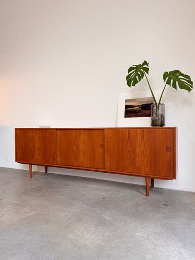 
                  
                    Vintage sideboard teak XL 3 schuifdeuren - LOUI.STORE
                  
                