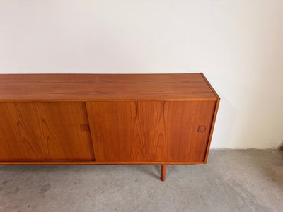 
                  
                    Vintage sideboard teak XL 3 schuifdeuren - LOUI.STORE
                  
                