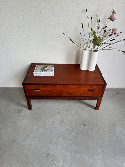 
                  
                    Vintage sidetable met lade palissander - LOUI.STORE
                  
                