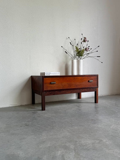 
                  
                    Vintage sidetable met lade palissander - LOUI.STORE
                  
                