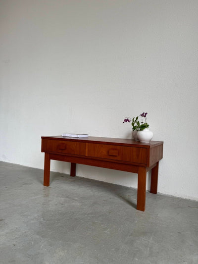 
                  
                    Vintage sidetable met lades teak - LOUI.STORE
                  
                