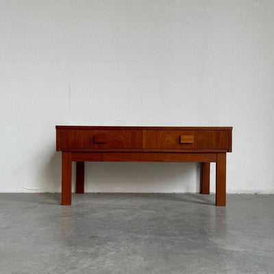 
                  
                    Vintage sidetable met lades teak - LOUI.STORE
                  
                