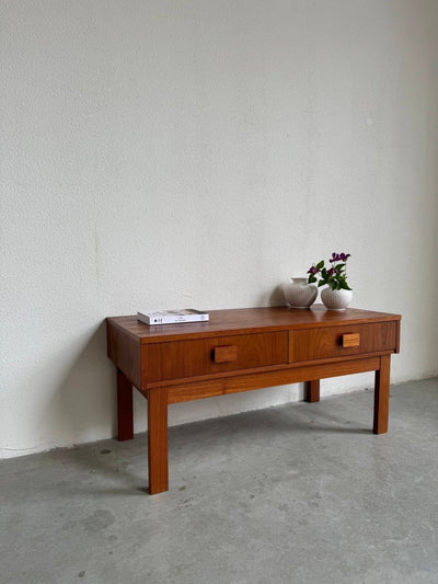 
                  
                    Vintage sidetable met lades teak - LOUI.STORE
                  
                