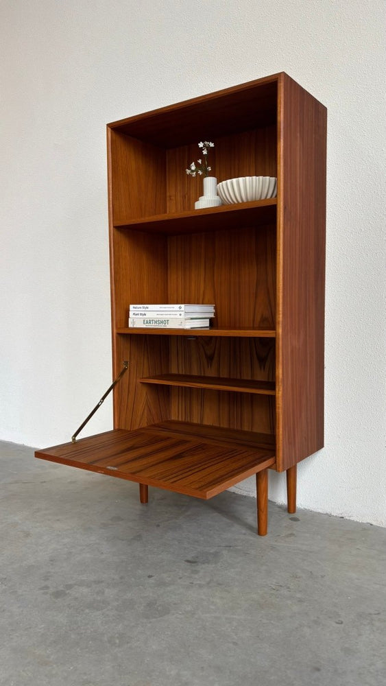 
                  
                    Vintage smal boekenkastje klep teak - LOUI.STORE
                  
                