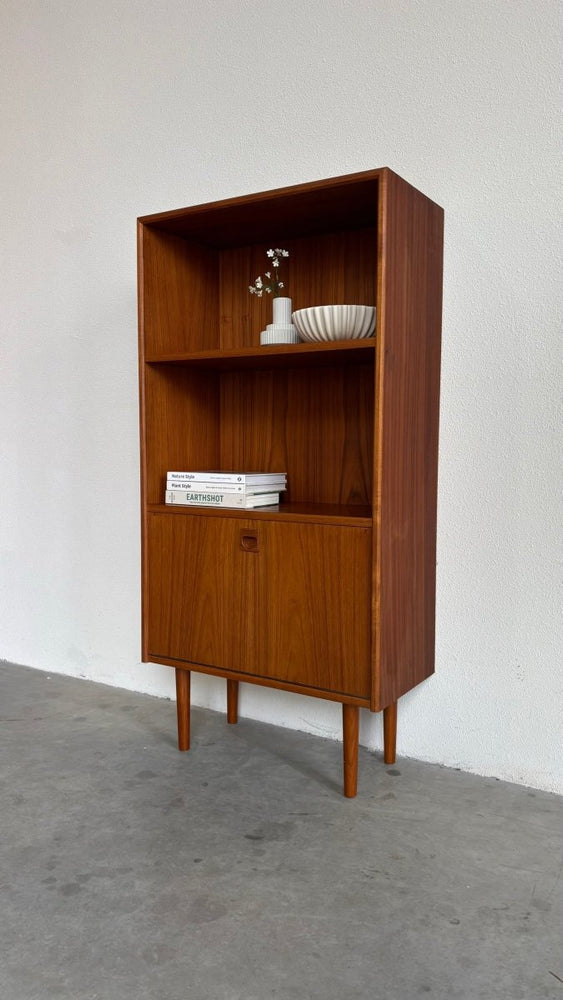 
                  
                    Vintage smal boekenkastje klep teak - LOUI.STORE
                  
                