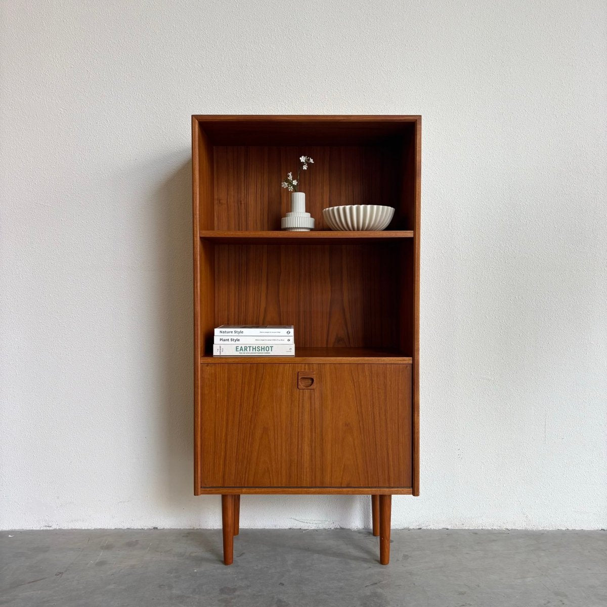 Vintage smal boekenkastje klep teak - LOUI.STORE