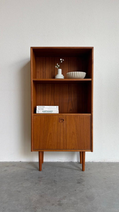
                  
                    Vintage smal boekenkastje klep teak - LOUI.STORE
                  
                