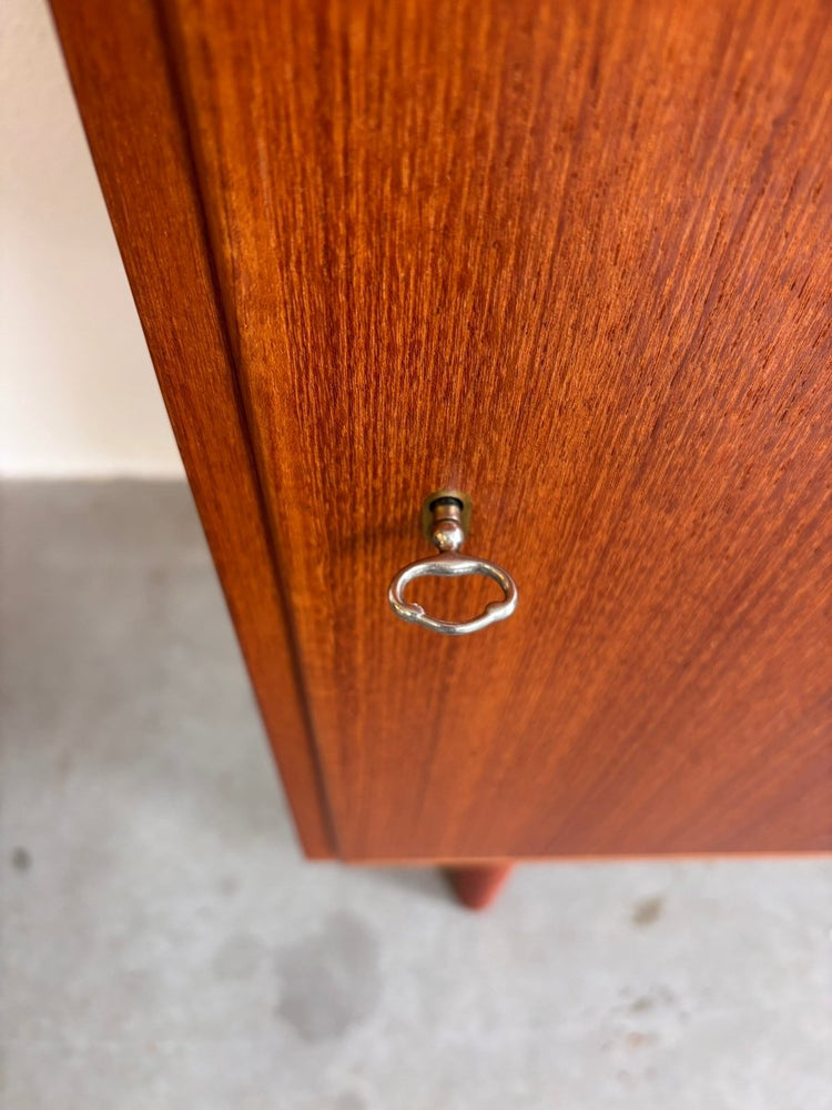 
                  
                    Vintage smal sideboard Hundevad - LOUI.STORE
                  
                