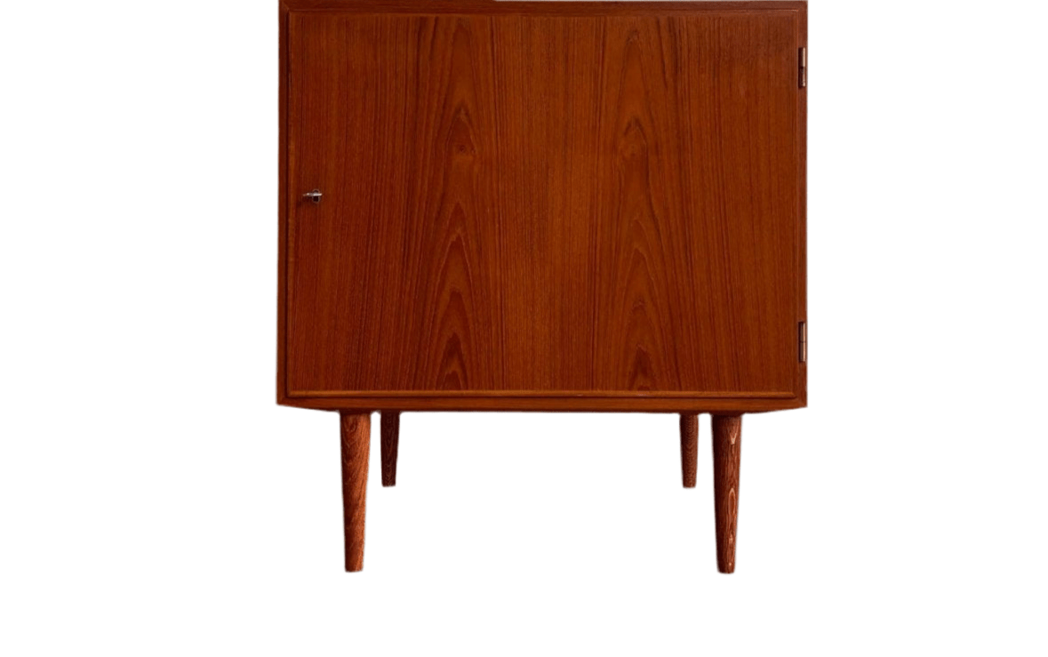 
                  
                    Vintage smal sideboard Hundevad - LOUI.STORE
                  
                