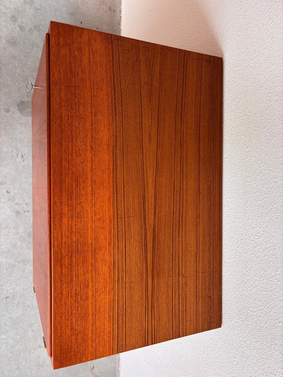 
                  
                    Vintage smal sideboard Hundevad - LOUI.STORE
                  
                