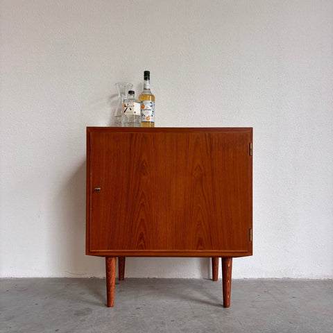 Vintage smal sideboard Hundevad - LOUI.STORE