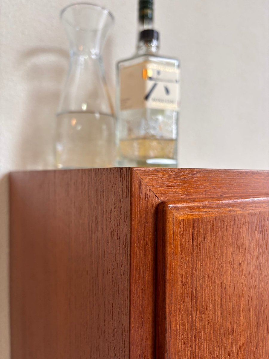 
                  
                    Vintage smal sideboard Hundevad - LOUI.STORE
                  
                