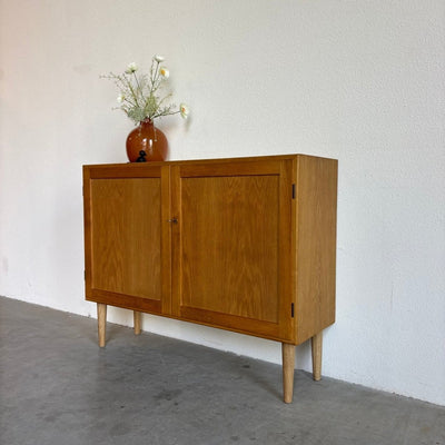 
                  
                    Vintage smal sideboard met eiken lijst - LOUI.STORE
                  
                