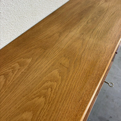 
                  
                    Vintage smal sideboard met eiken lijst - LOUI.STORE
                  
                