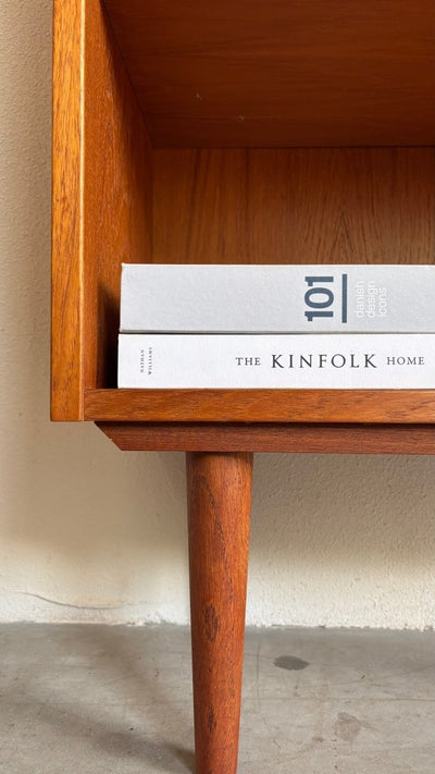 
                  
                    Vintage smalle boekenkast Hundevad teak - LOUI.STORE
                  
                