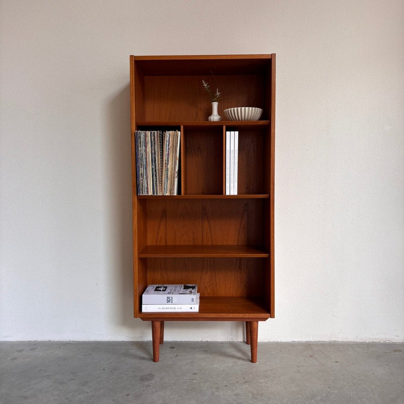 Vintage smalle boekenkast Hundevad teak - LOUI.STORE