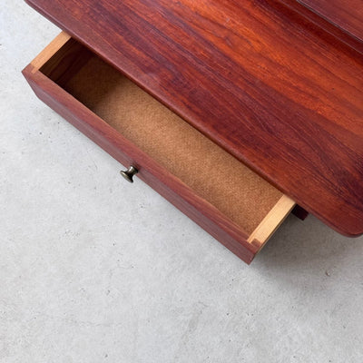 
                  
                    Vintage spiegel met lade teak - LOUI
                  
                
