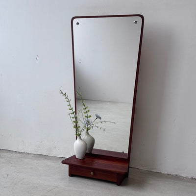 
                  
                    Vintage spiegel met lade teak - LOUI
                  
                