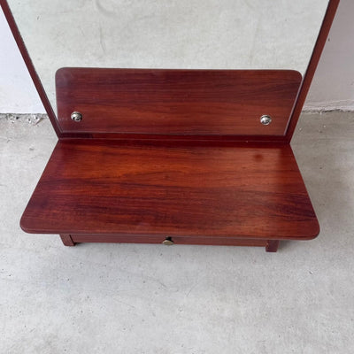 
                  
                    Vintage spiegel met lade teak - LOUI
                  
                