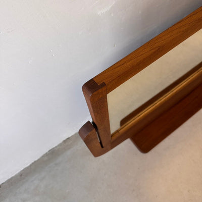 
                  
                    Vintage spiegel op voet eiken - LOUI.STORE
                  
                