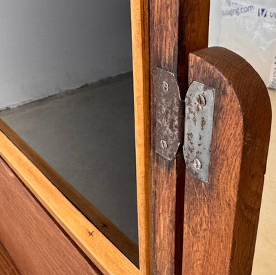 
                  
                    Vintage spiegel op voet eiken - LOUI.STORE
                  
                