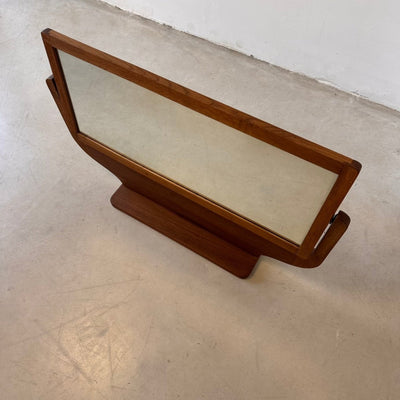 
                  
                    Vintage spiegel op voet eiken - LOUI.STORE
                  
                