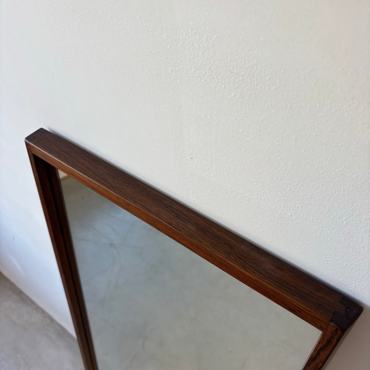 
                  
                    Vintage spiegel palissander Aksel Kjersgaard, model 145 - LOUI.STORE
                  
                