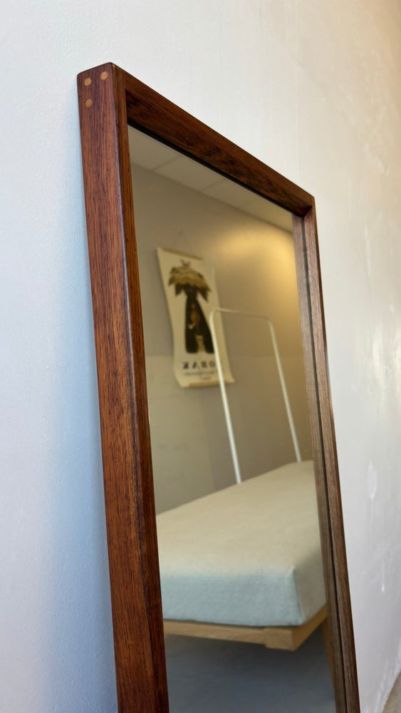 
                  
                    Vintage spiegel palissander Aksel Kjersgaard, model 145 - LOUI.STORE
                  
                