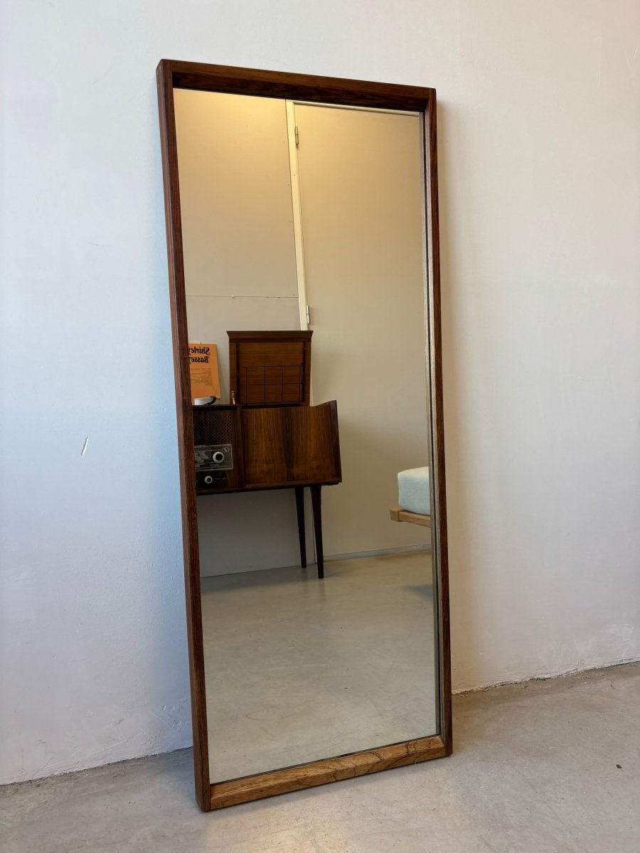 
                  
                    Vintage spiegel palissander Aksel Kjersgaard, model 145 - LOUI.STORE
                  
                