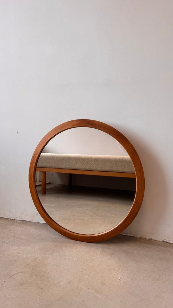 
                  
                    Vintage spiegel rond eiken Aksel Kjersgaard - LOUI.STORE
                  
                