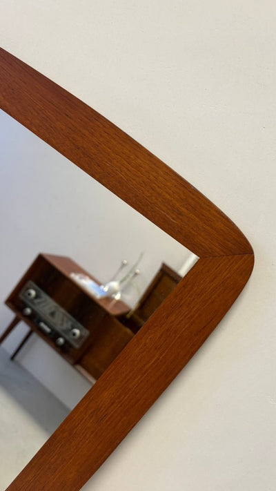 
                  
                    Vintage spiegel tapstoelopend teak - LOUI.STORE
                  
                