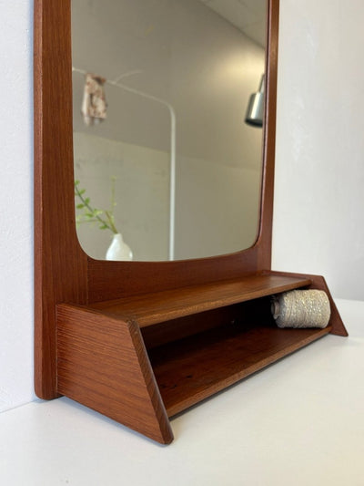 
                  
                    Vintage spiegel teak met wandplank - LOUI.STORE
                  
                