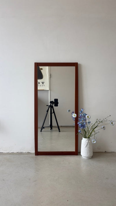 
                  
                    Vintage spiegel teak strak frame - LOUI.STORE
                  
                