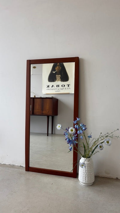 
                  
                    Vintage spiegel teak strak frame - LOUI.STORE
                  
                