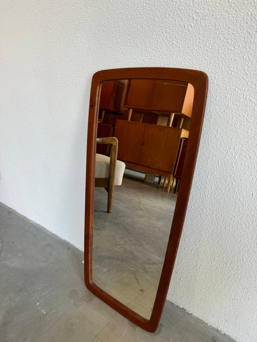 
                  
                    Vintage spiegel teak taps - LOUI.STORE
                  
                