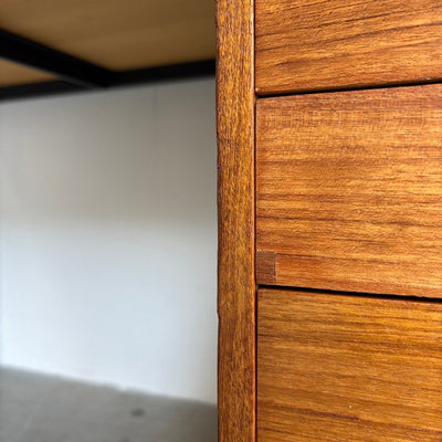 
                  
                    Vintage stalen bureau met teak ladeblok - LOUI.STORE
                  
                