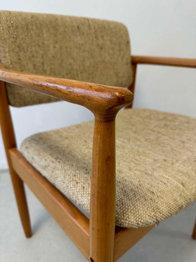 
                  
                    Vintage stoel eiken Jorgensen - LOUI.STORE
                  
                
