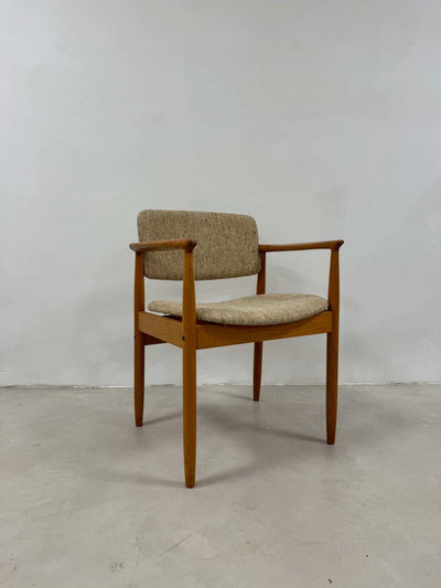 
                  
                    Vintage stoel eiken Jorgensen - LOUI.STORE
                  
                