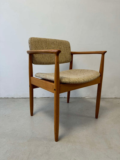 
                  
                    Vintage stoel eiken Jorgensen - LOUI.STORE
                  
                